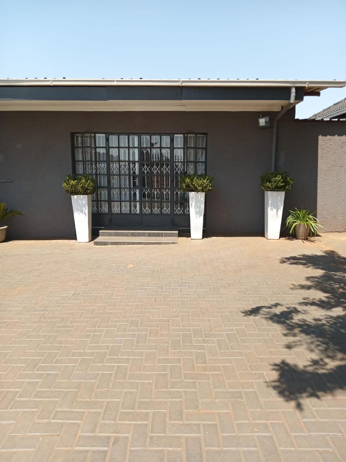 African Kingdom Guest House Boksburg Buitenkant foto